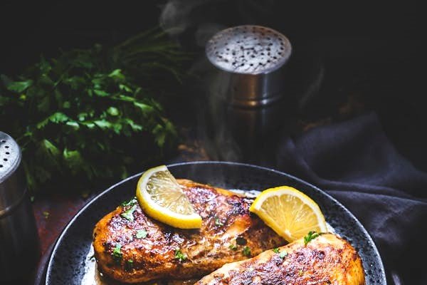 Pui cu  usturoi si lamaie