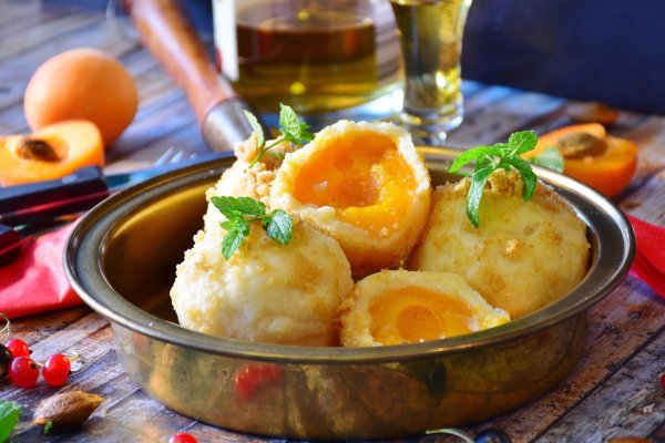 Galuste cu caise – desertul copilariei intr-o farfurie