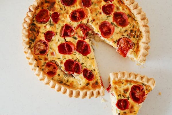 Quiche cu rosii si verdeturi – tarta sarata plina de savoare