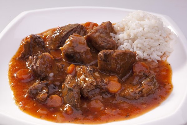 Tocanita de porc in sos de vin – gustul acela de duminica linistita