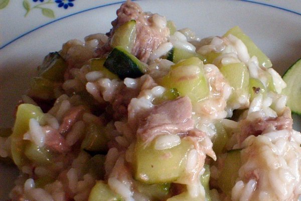 Risotto (Orez) cu Castraveti si Ton (din Conserva)