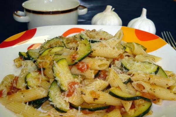 Paste cu Zucchini si Rosii