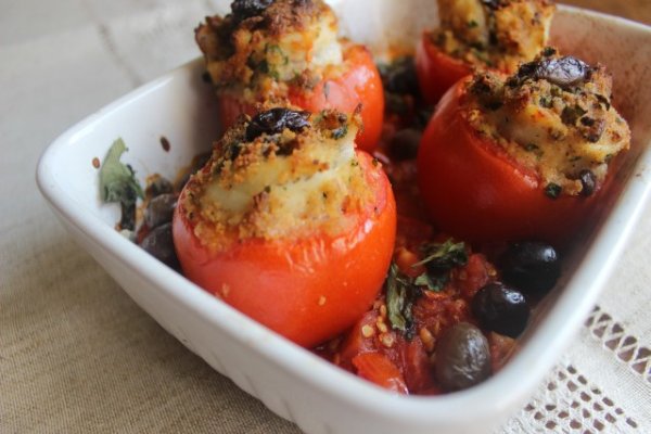 Rosii Umplute cu Fileuri de Peste si Pesmet Aromatizat