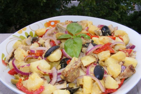 Salata de Cartofi (cu Resturi de Friptura)