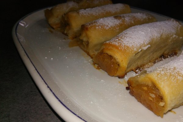 Strudel cu mere din aluat de casa - fin si delicat