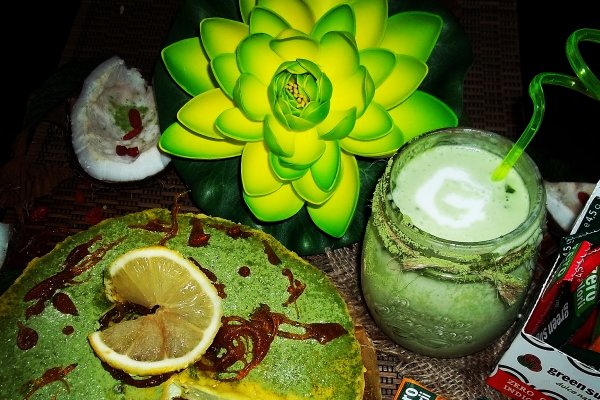 Tort cu Matcha si lemon curd