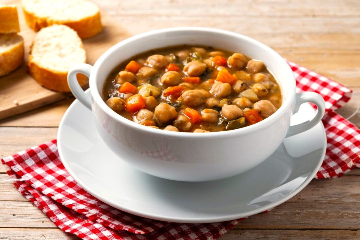 Supa de legume cu naut - satioasa si sanatoasa