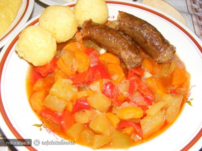 Mancarica de Legume cu Carnati Afumati