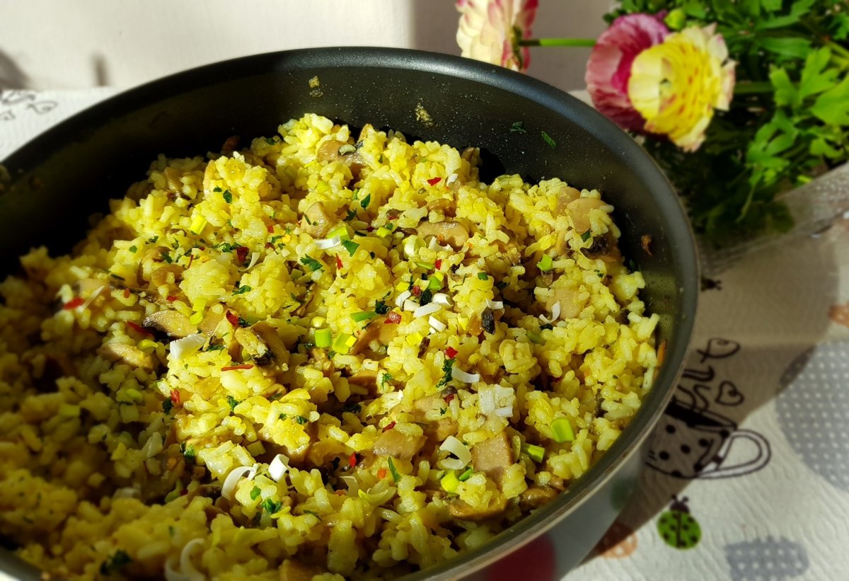 Orez cu ciuperci brune