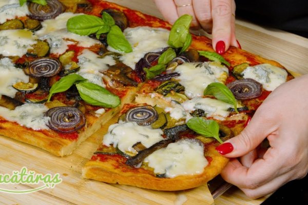 Pizza cu ciuperci și gorgonzola