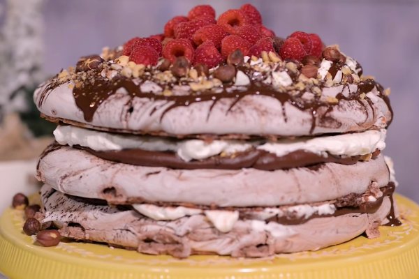 Tort Pavlova cu ciocolata