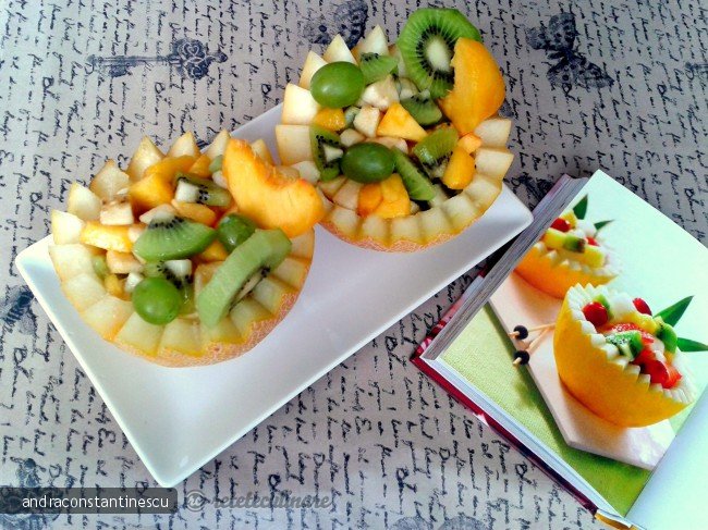 Pepene galben umplut cu salata de fructe