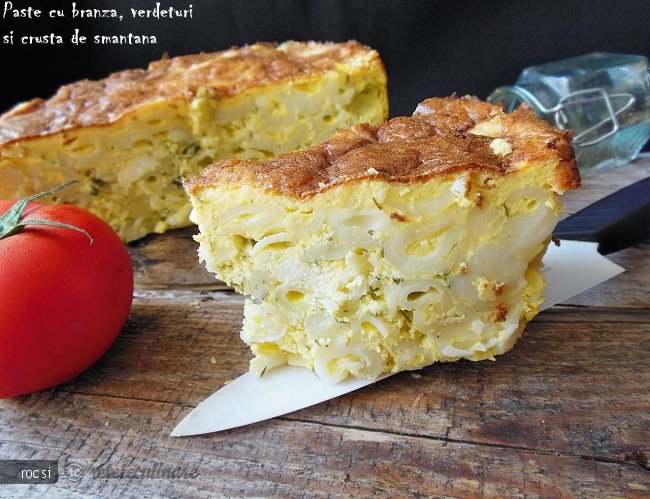 Paste cu branza, verdeturi si crusta de smantana