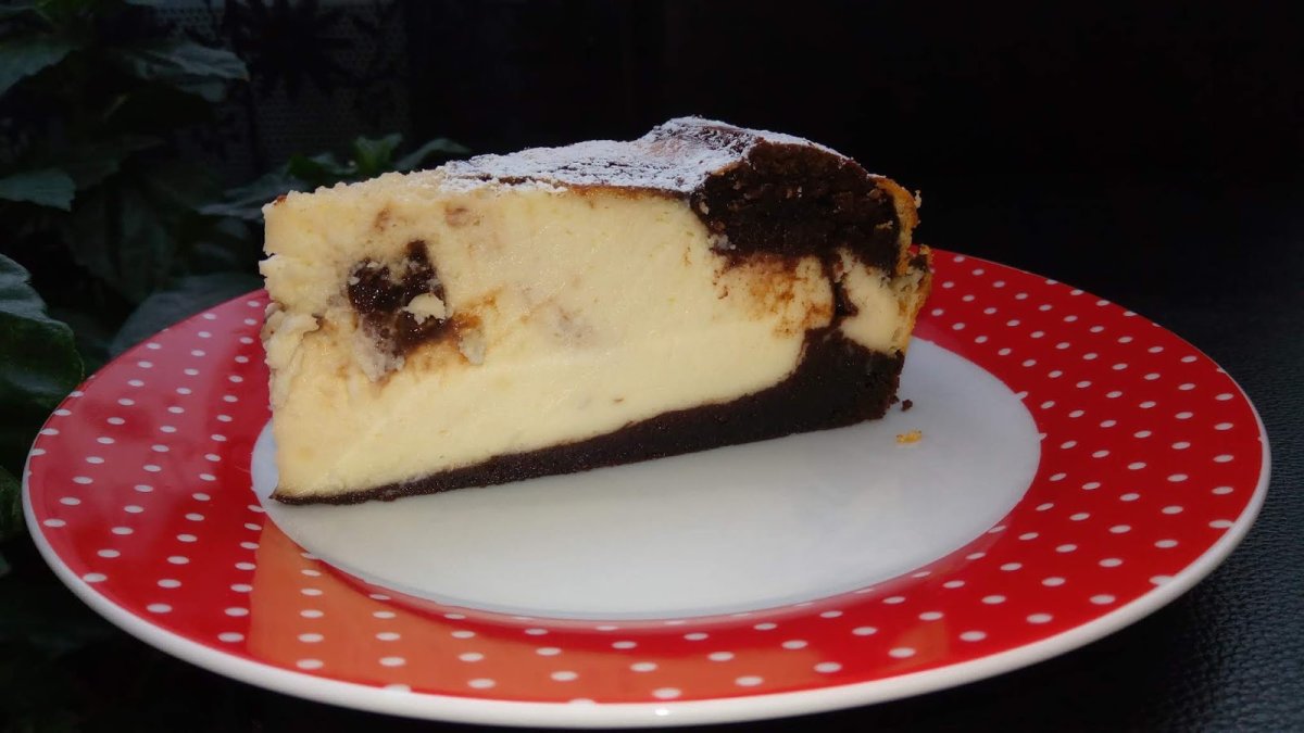 Cheesecake cu aroma de vanilie si blat ciocolatos