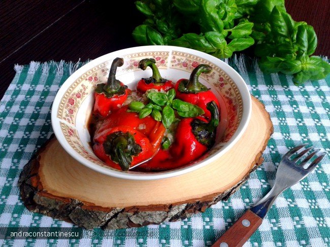 Salata de ardei copti cu usturoi